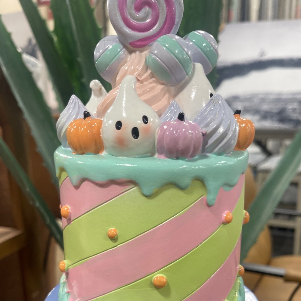 Summerween Halloween Ghosts Tiered Cake Cute Resin Tabletop Decor NWT - Picture 4 of 6